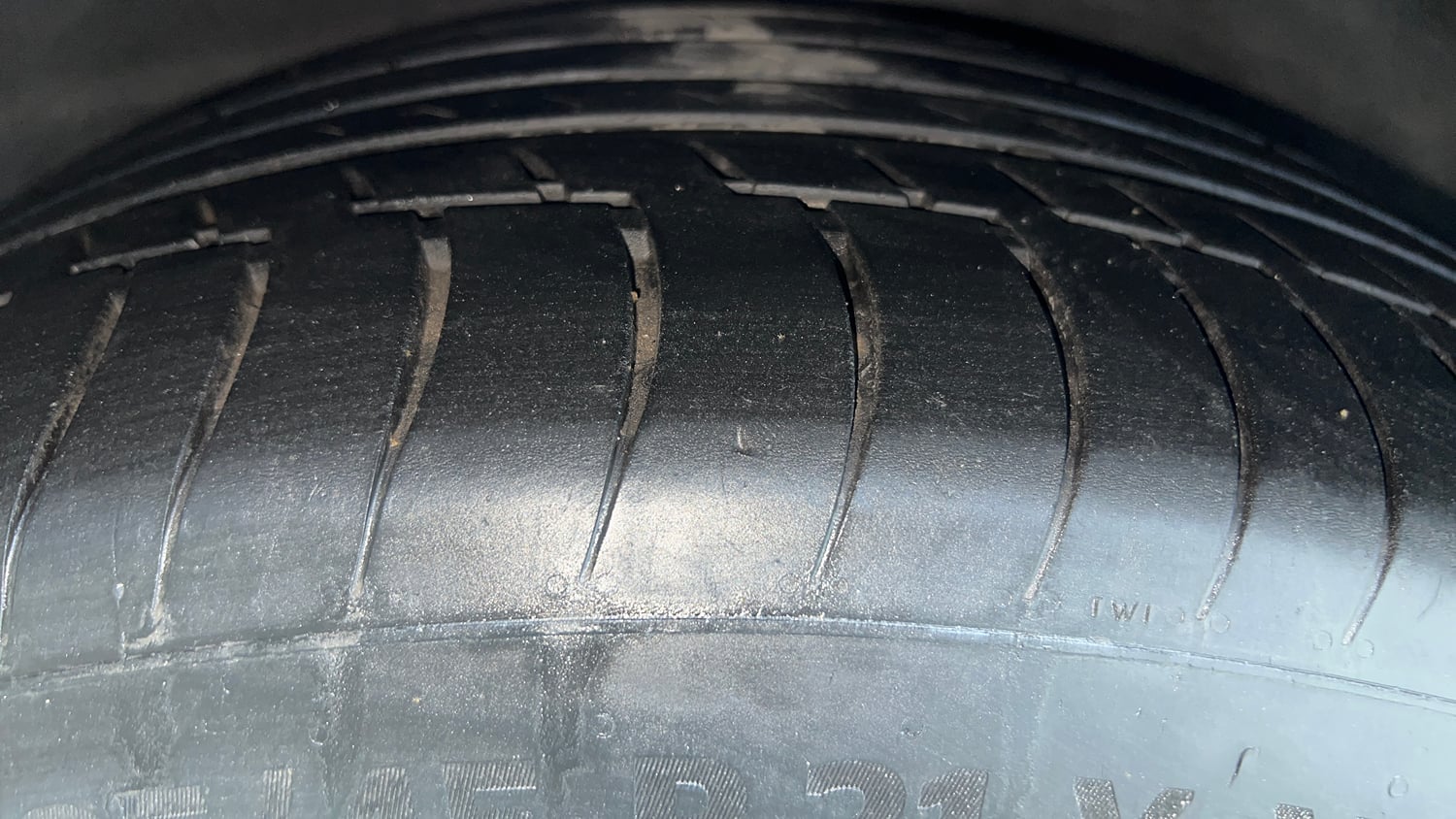 Used 2021 BMW X7 xDrive40i M Sport Petrol Automatic tyres RIGHT REAR TYRE TREAD VIEW