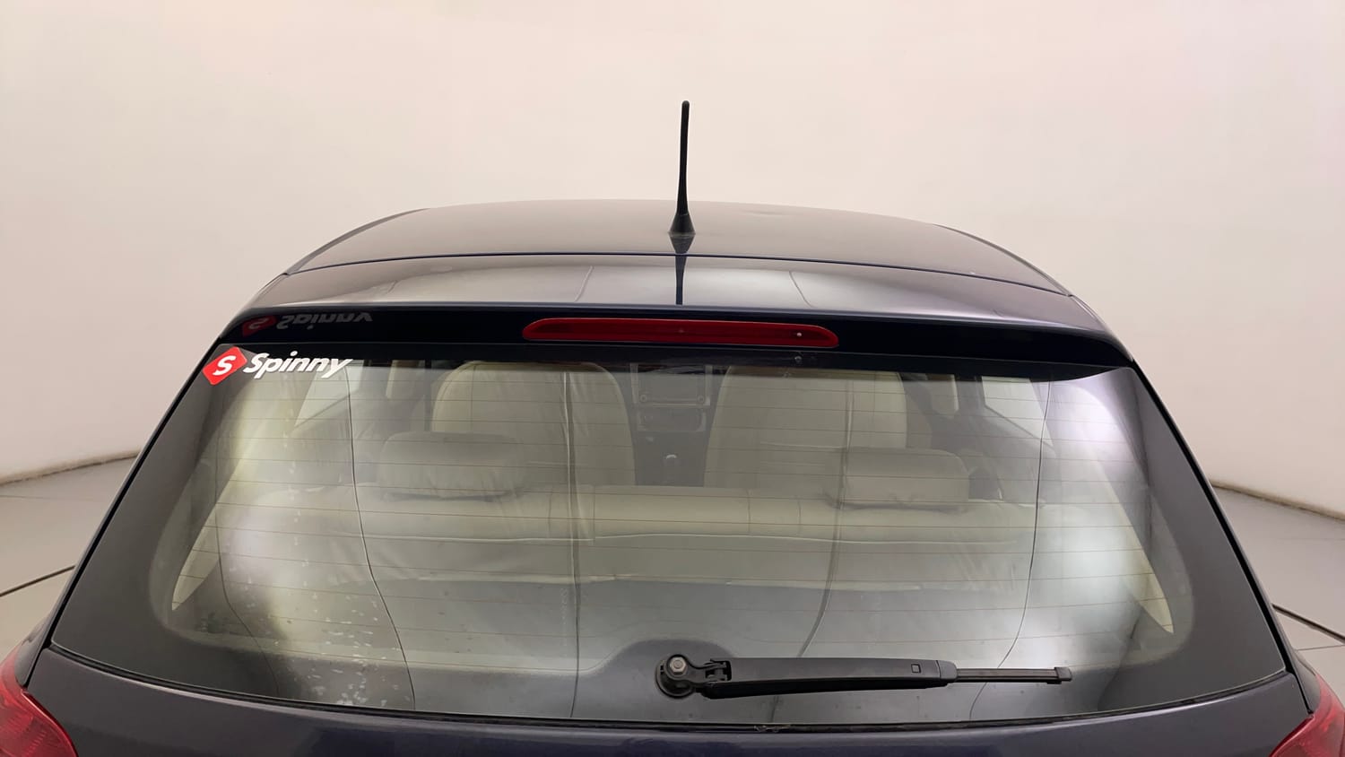 Used 2014 Volkswagen Polo Highline1.2L (P) Petrol Manual top_features Rear wiper