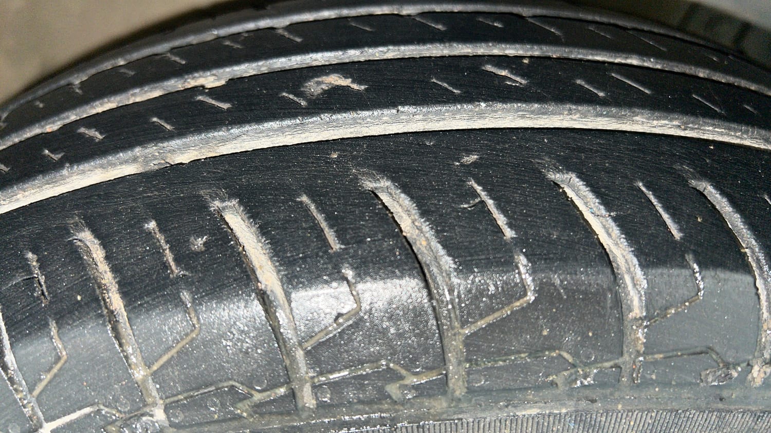 Used 2016 Maruti Suzuki Swift VXi Petrol Manual tyres RIGHT FRONT TYRE TREAD VIEW