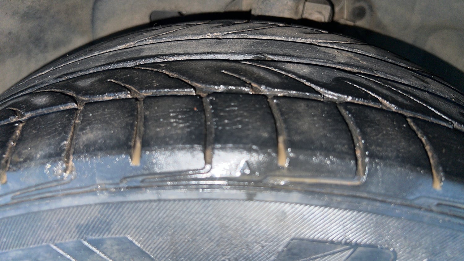 Used 2019 Ford EcoSport Titanium + 1.5L Ti-VCT AT Petrol Automatic tyres LEFT FRONT TYRE TREAD VIEW