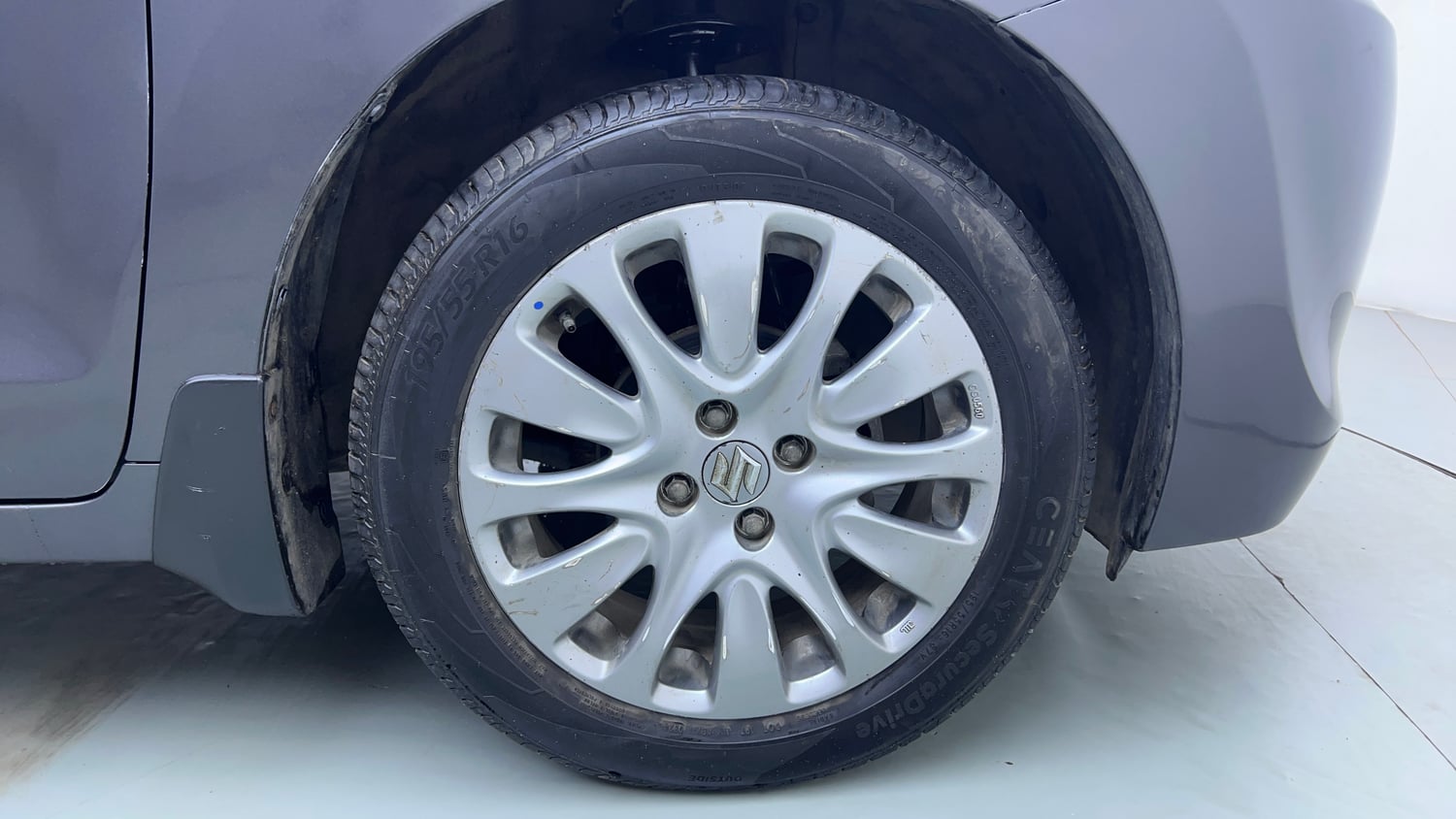 Used 2017 Maruti Suzuki Baleno Zeta 1.2 AT Petrol Automatic tyres RIGHT FRONT TYRE RIM VIEW