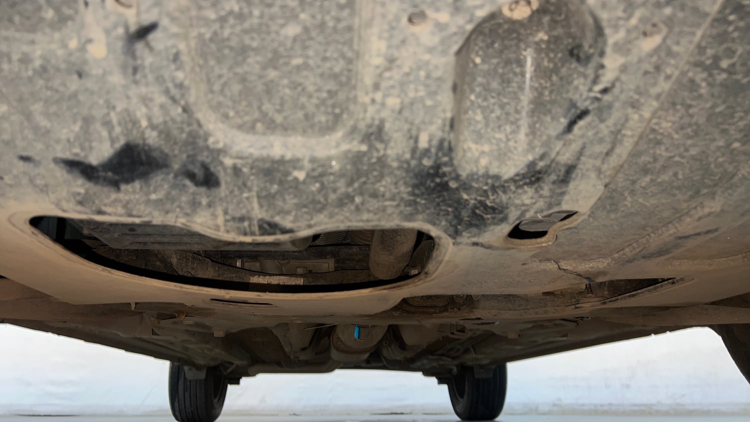 Used 2022 Hyundai Venue S (O) 1.0 Turbo DCT Petrol Automatic extra FRONT LEFT UNDERBODY VIEW