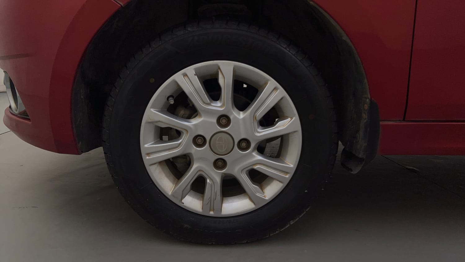 Used 2018 Tata Tiago Revotron XZA Petrol Automatic tyres LEFT FRONT TYRE RIM VIEW