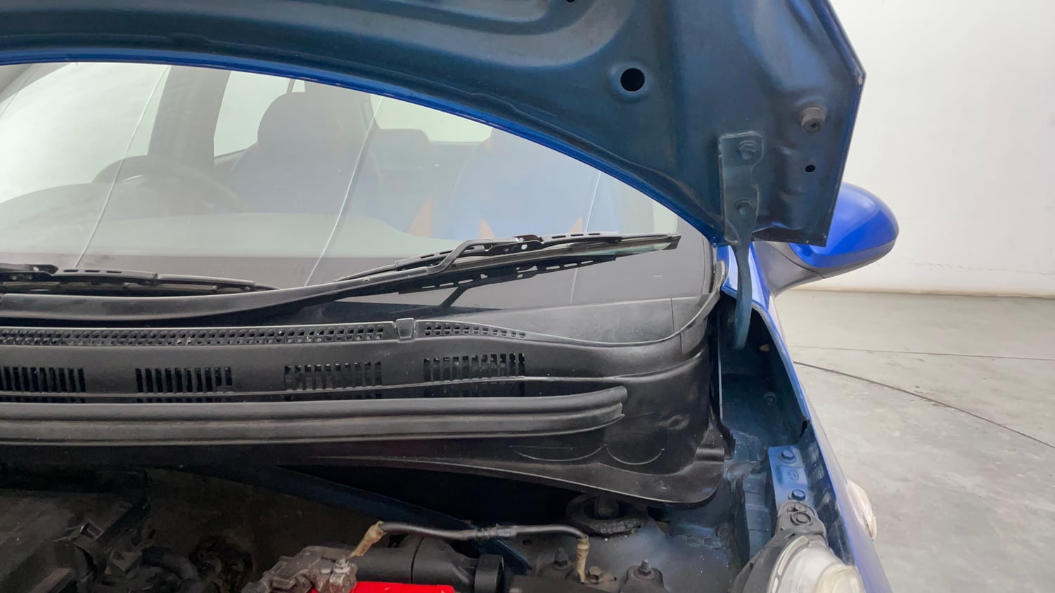 Used 2018 Hyundai Grand i10 Magna AT 1.2 Kappa VTVT Petrol Automatic engine ENGINE LEFT SIDE HINGE & APRON VIEW