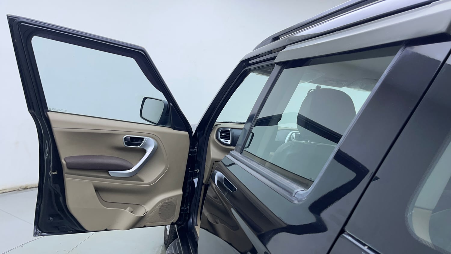 Used 2016 Mahindra TUV300 T8 Diesel Manual interior LEFT FRONT DOOR OPEN VIEW