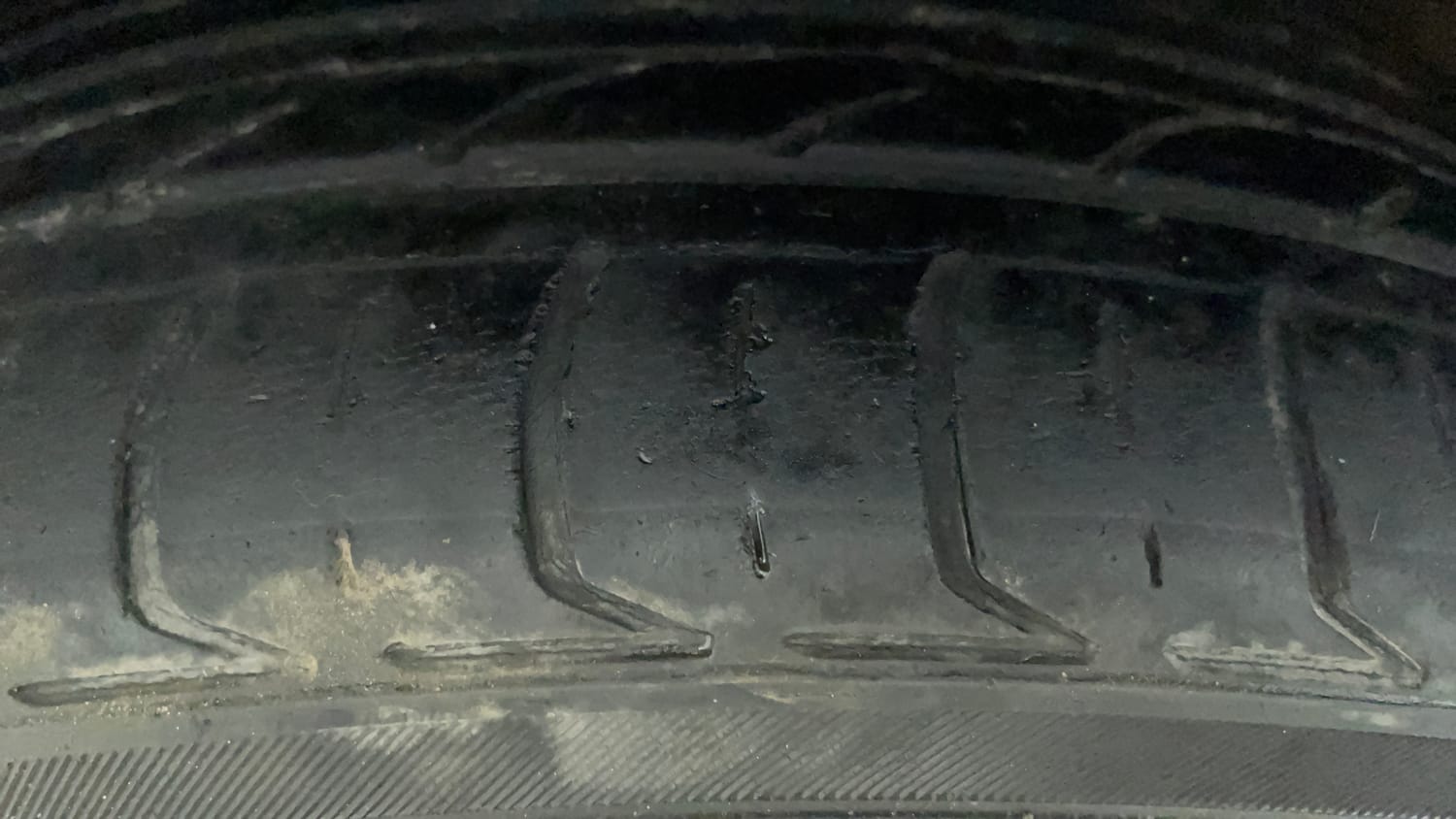 Used 2014 Volkswagen Polo Highline1.2L (P) Petrol Manual tyres LEFT FRONT TYRE TREAD VIEW