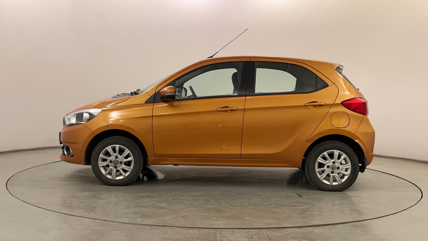 Used 2018 Tata Tiago Revotron XZ Petrol Manual exterior LEFT SIDE VIEW