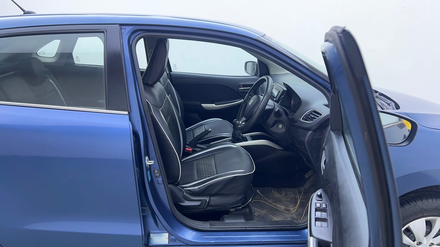 Used 2018 Maruti Suzuki Baleno Delta 1.2 Petrol Manual interior RIGHT SIDE FRONT DOOR CABIN VIEW