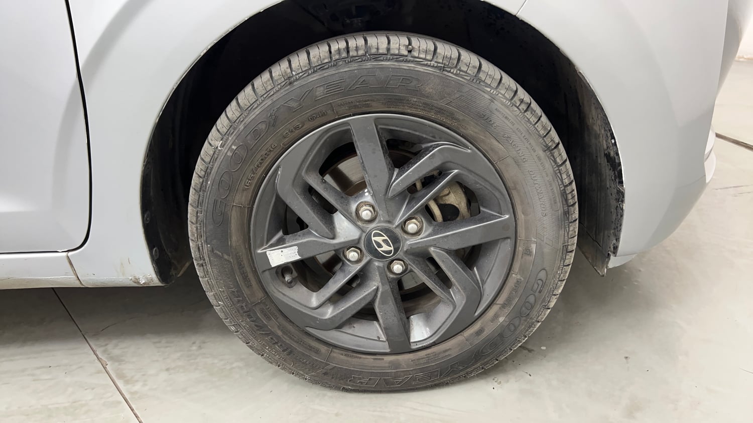 Used 2021 Hyundai Grand i10 Nios Sportz AMT 1.2 Kappa VTVT Petrol Automatic tyres RIGHT FRONT TYRE RIM VIEW