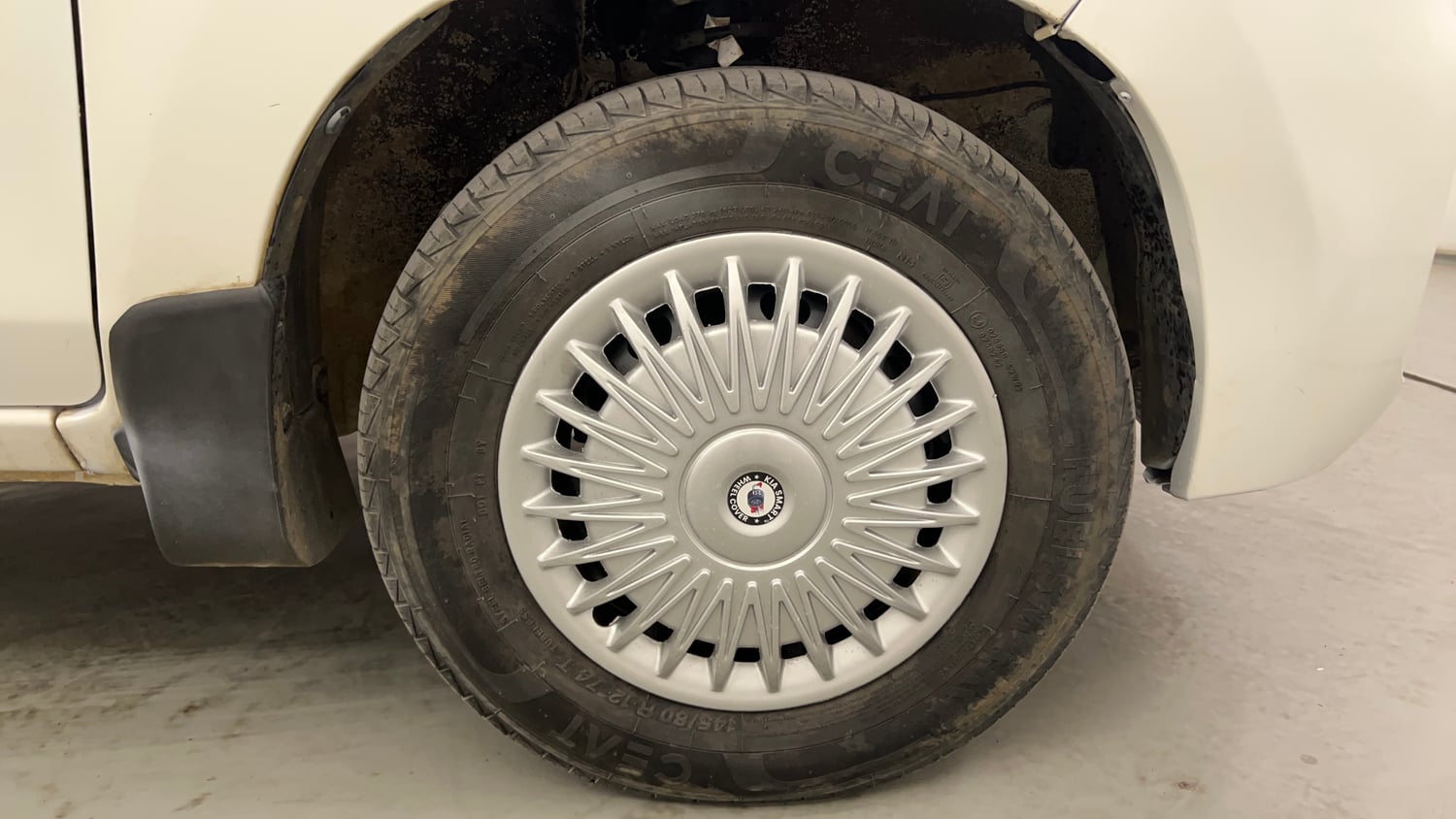 Used 2021 Maruti Suzuki Alto 800 LXi Petrol Manual tyres RIGHT FRONT TYRE RIM VIEW