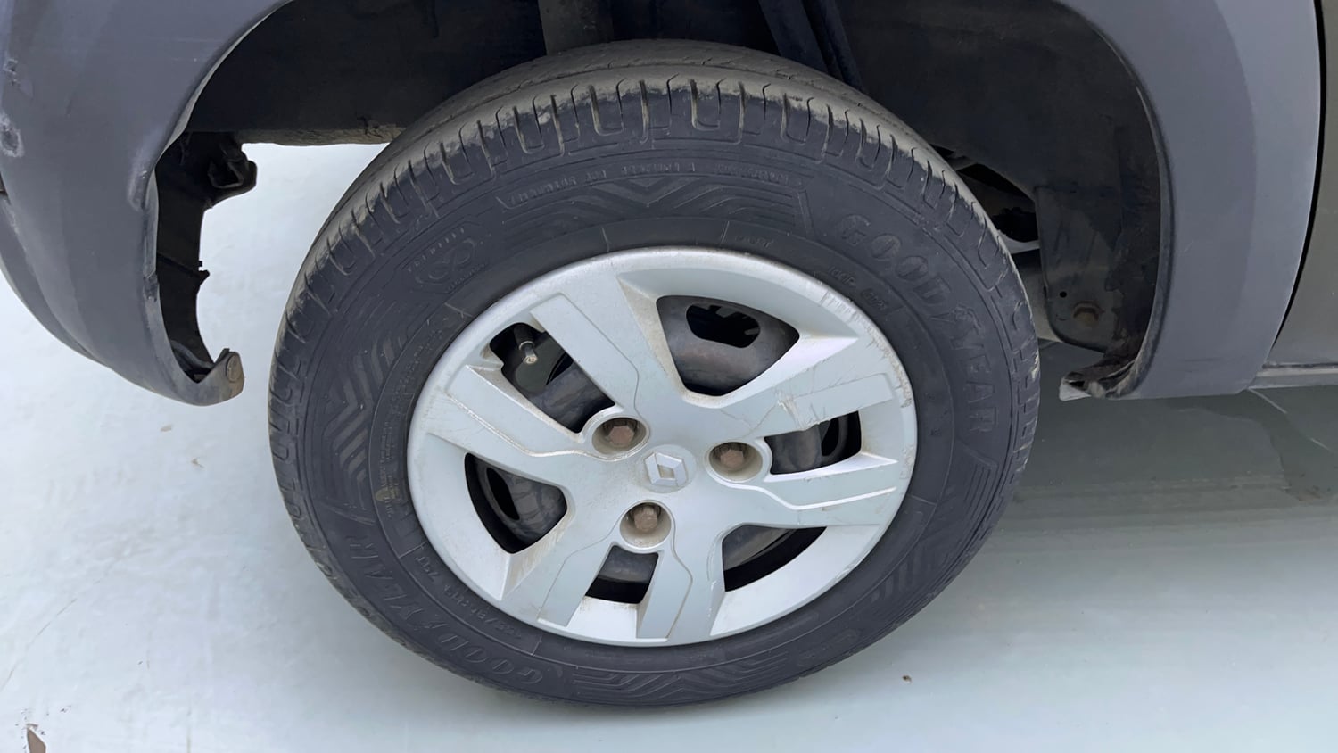 Used 2018 Renault Kwid 1.0 RXT Petrol Manual tyres RIGHT REAR TYRE RIM VIEW
