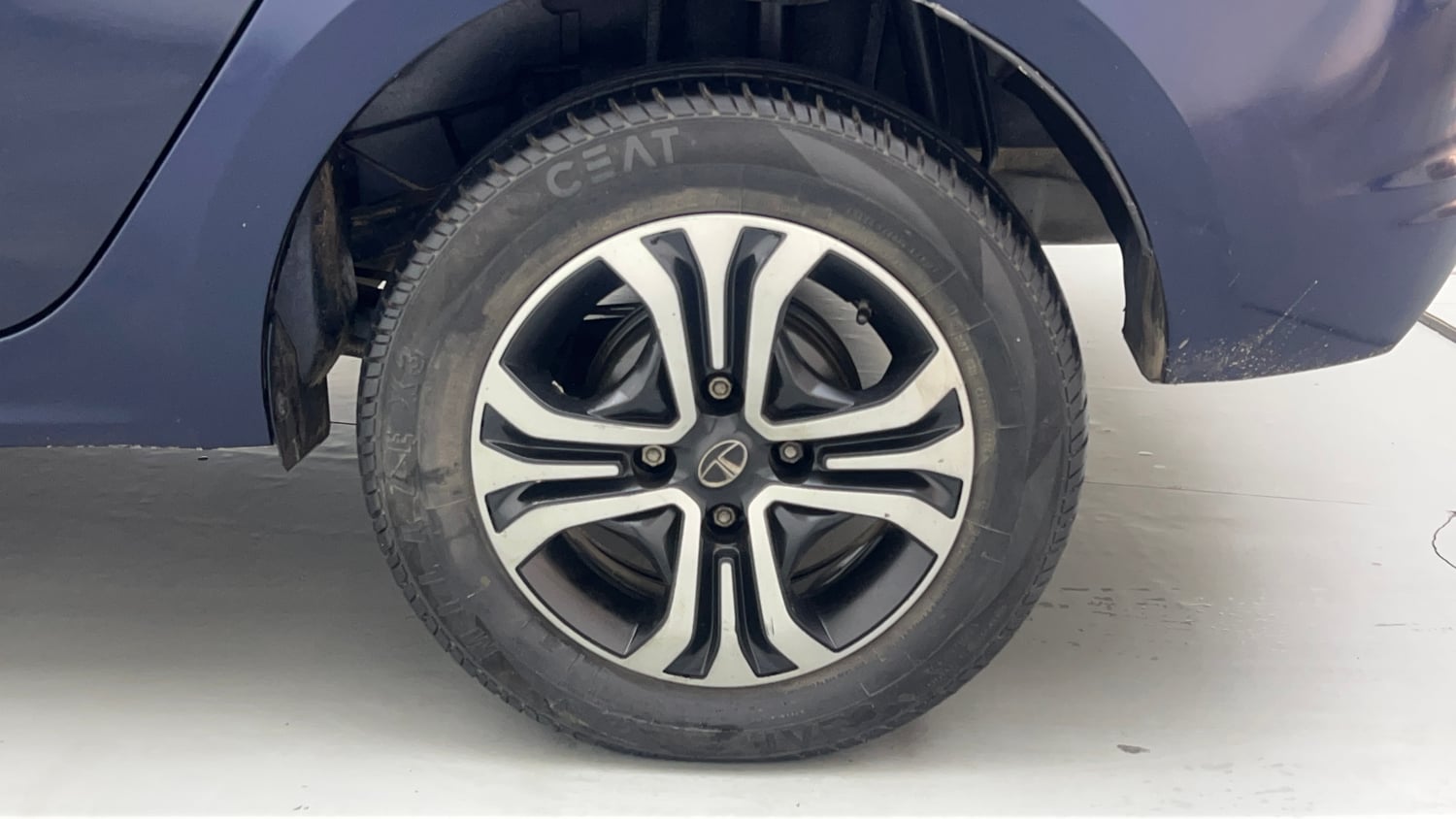 Used 2022 Tata Tigor XZ Plus CNG Cng Manual tyres LEFT REAR TYRE RIM VIEW