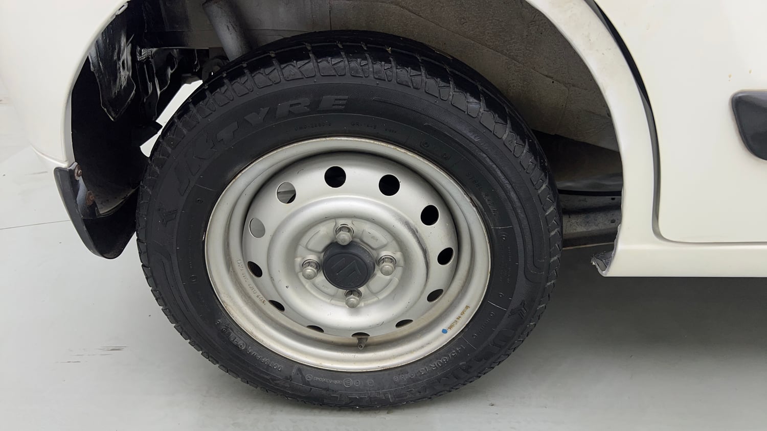 Used 2013 Maruti Suzuki Wagon R LXI Petrol Manual tyres RIGHT REAR TYRE RIM VIEW