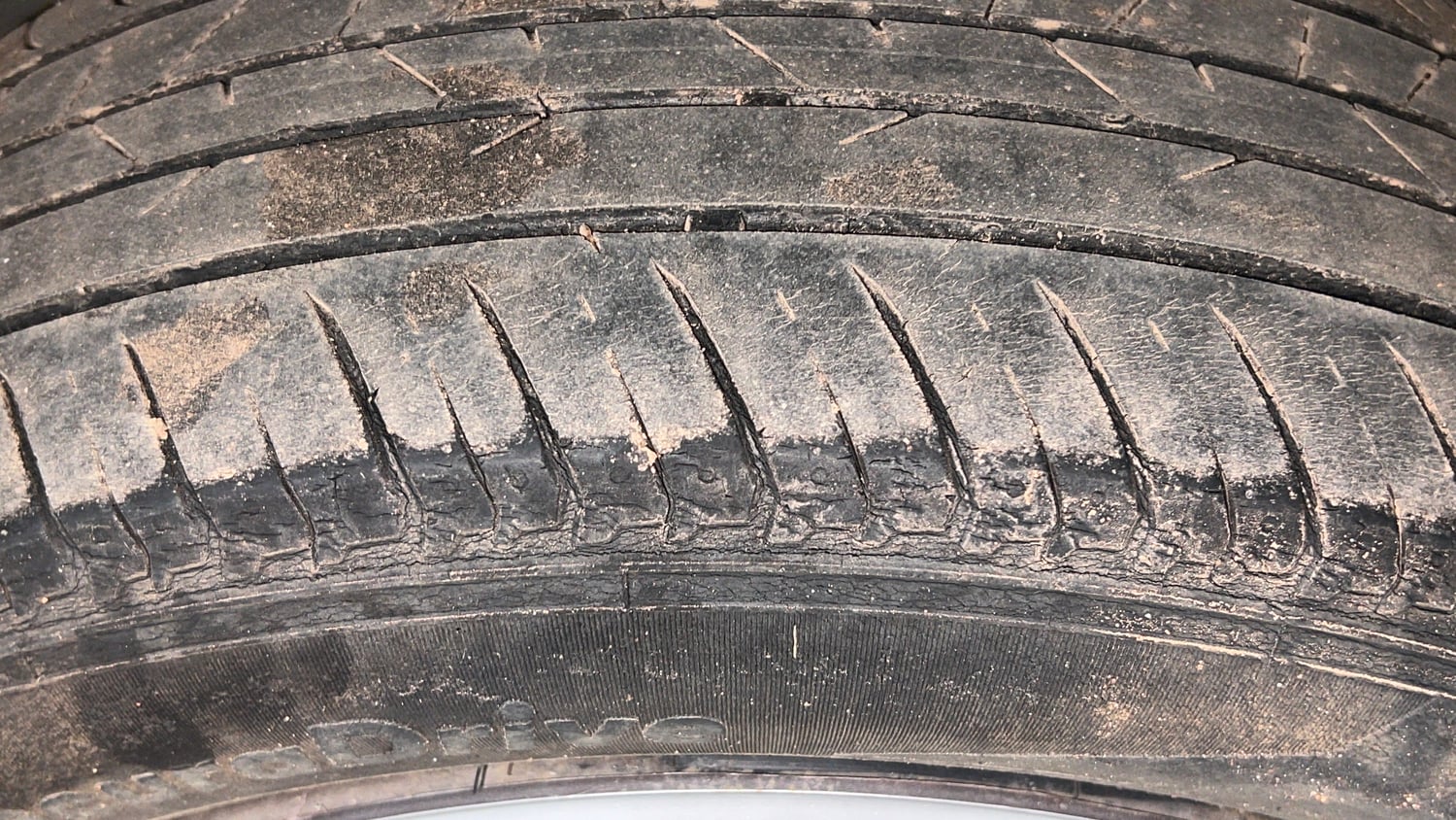 Used 2021 Renault Kiger RXL MT Petrol Manual tyres LEFT REAR TYRE TREAD VIEW