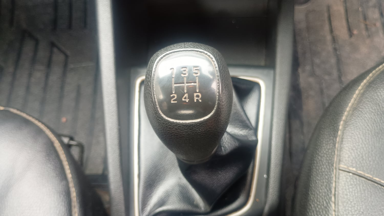 Used 2018 Hyundai Elite i20 Sportz 1.2 Petrol Manual interior GEAR  KNOB VIEW