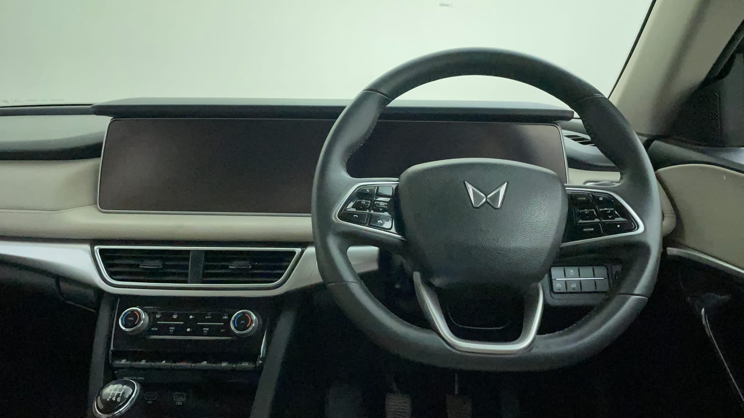 Used 2022 Mahindra XUV700 AX 7 Diesel MT 7 STR Diesel Manual interior STEERING VIEW