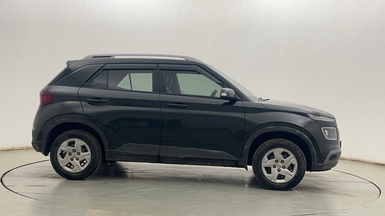Used 2021 Hyundai Venue S Plus 1.2 Petrol Petrol Manual exterior RIGHT SIDE VIEW