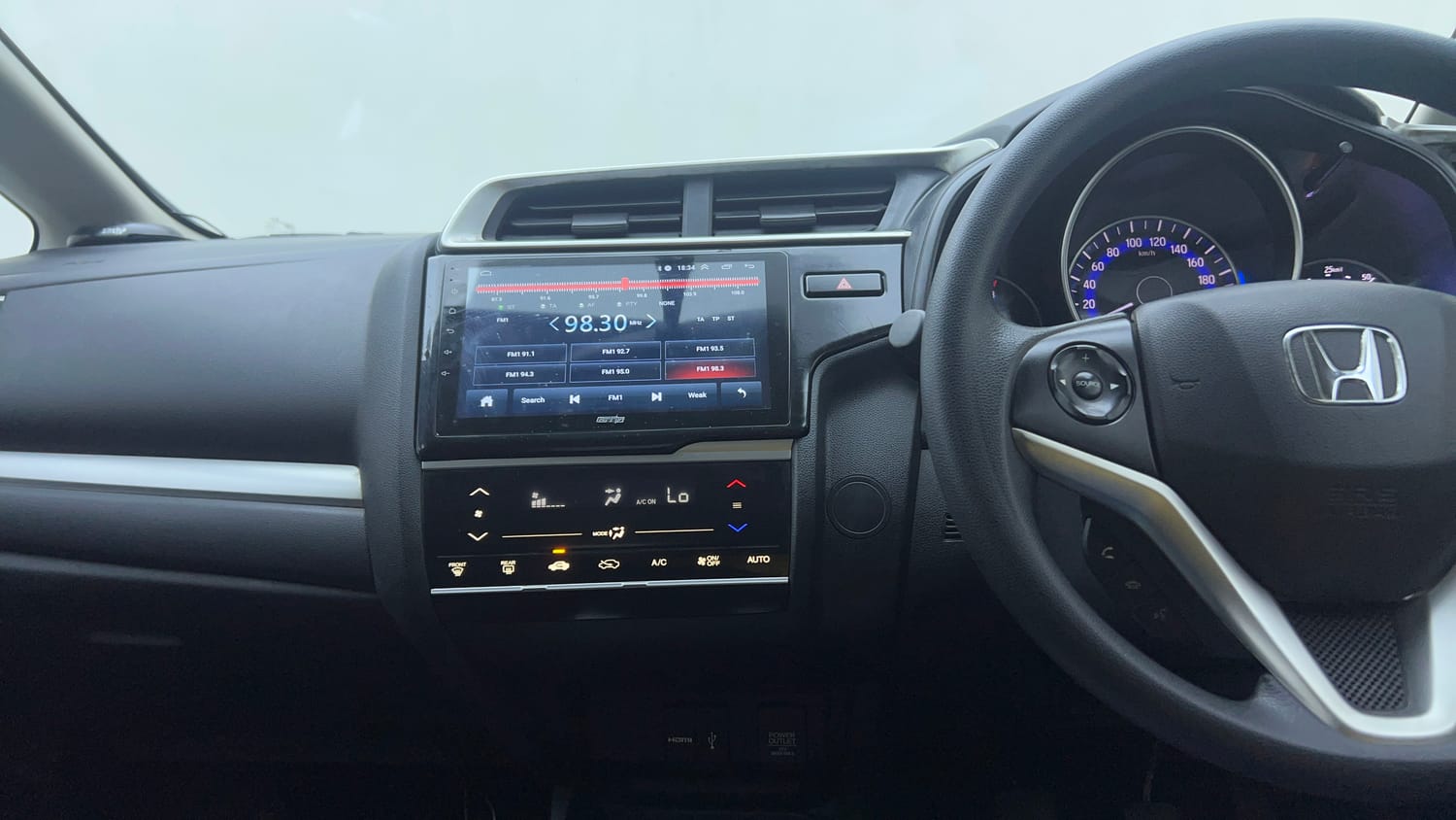 Used 2018 Honda WR-V VX MT Petrol Petrol Manual top_features Integrated (in-dash) music system