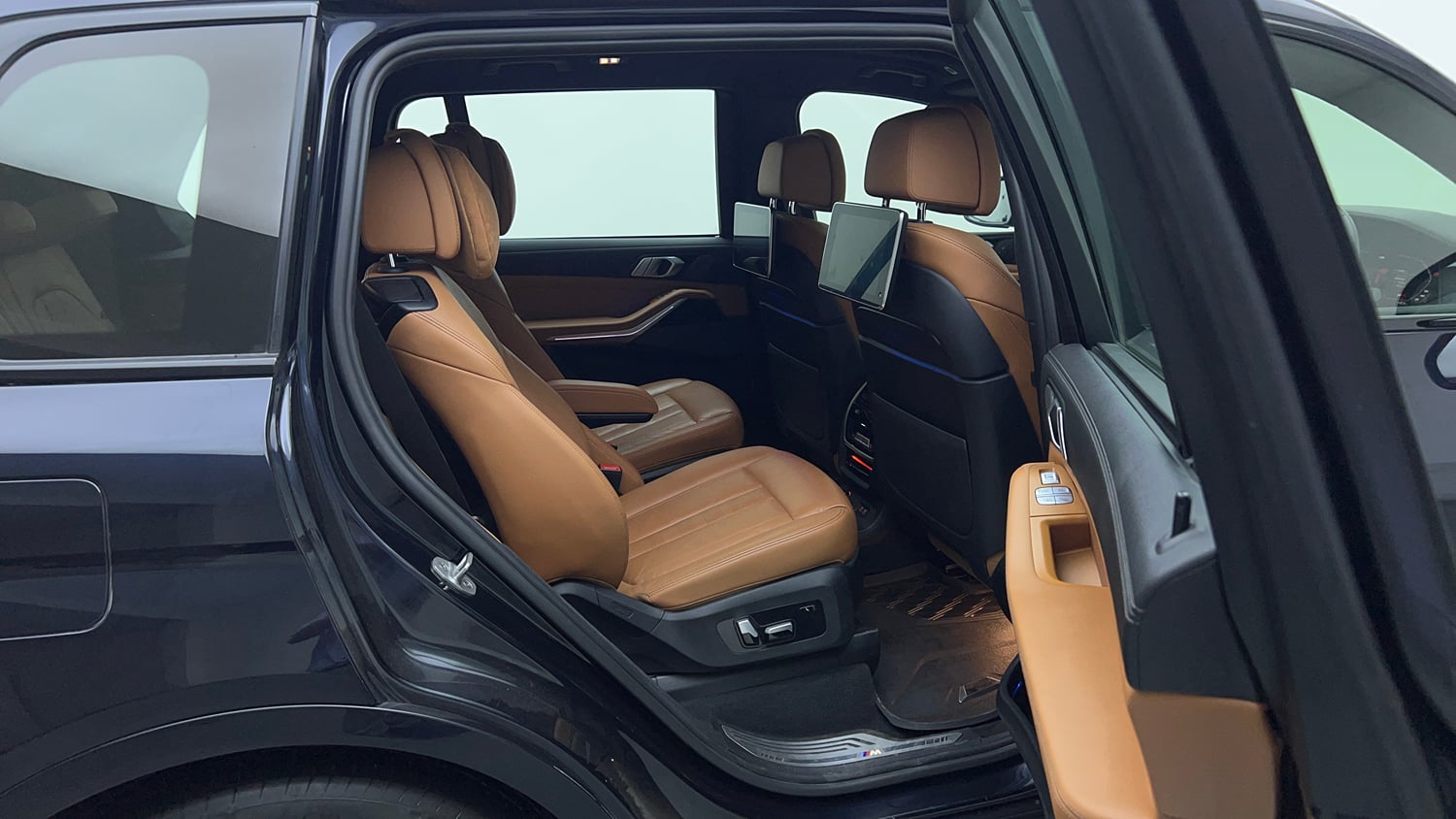 Used 2021 BMW X7 xDrive40i M Sport Petrol Automatic interior RIGHT SIDE REAR DOOR CABIN VIEW