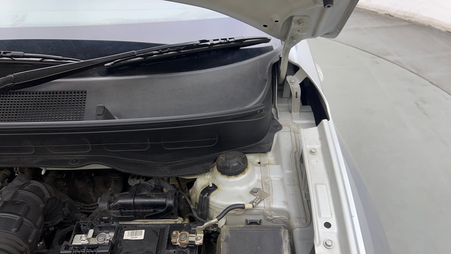 Used 2022 Hyundai Venue S (O) 1.0 Turbo DCT Petrol Automatic engine ENGINE LEFT SIDE HINGE & APRON VIEW