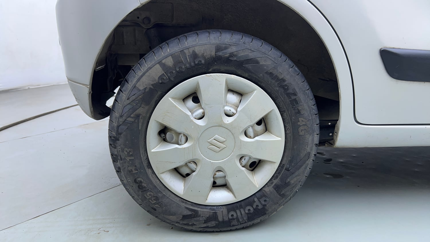 Used 2014 Maruti Suzuki Wagon R LXI Petrol Manual tyres RIGHT REAR TYRE RIM VIEW