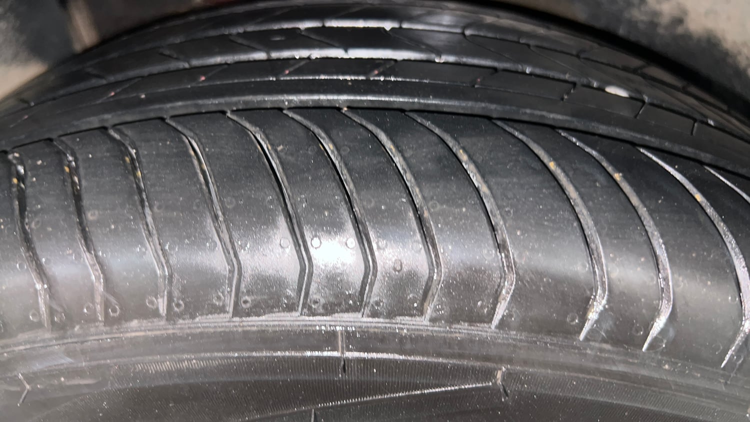 Used 2021 Kia Seltos X Line 1.5 Diesel AT Diesel Automatic tyres RIGHT REAR TYRE TREAD VIEW