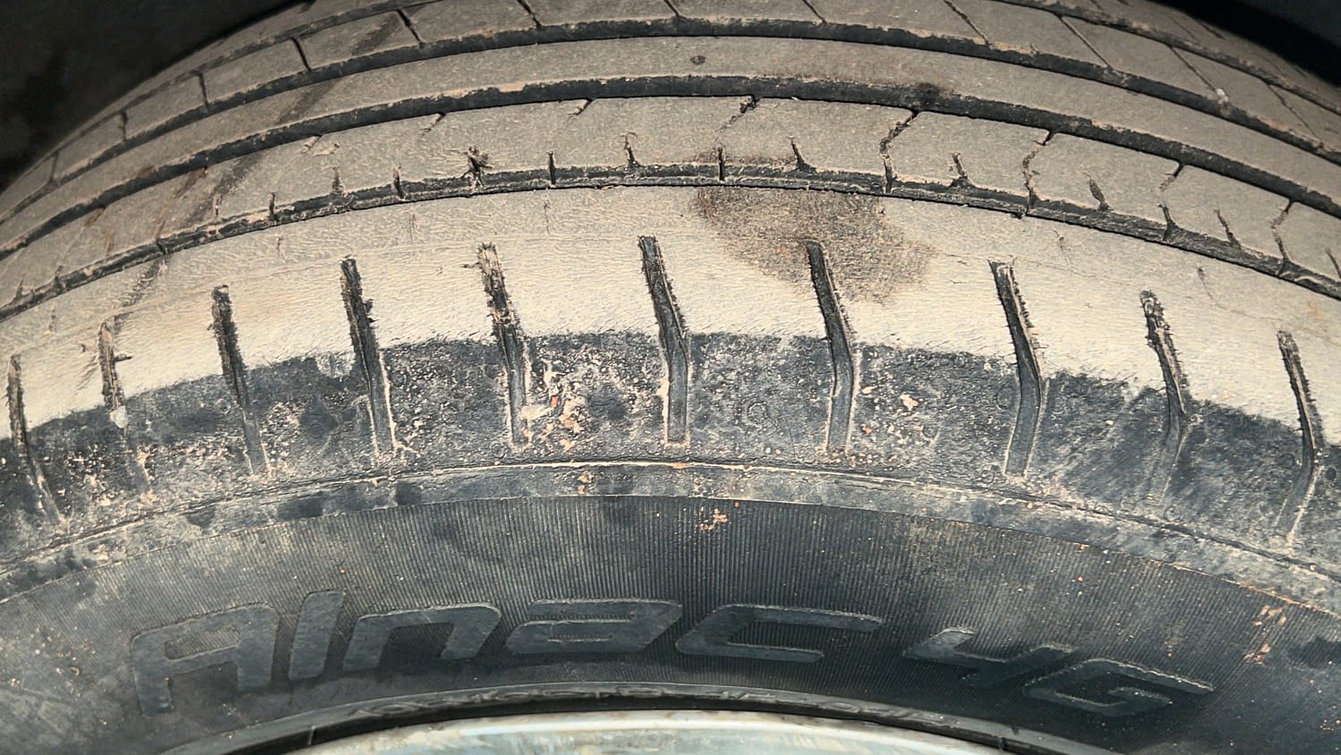 Used 2021 Hyundai Venue S Plus 1.2 Petrol Petrol Manual tyres RIGHT FRONT TYRE TREAD VIEW
