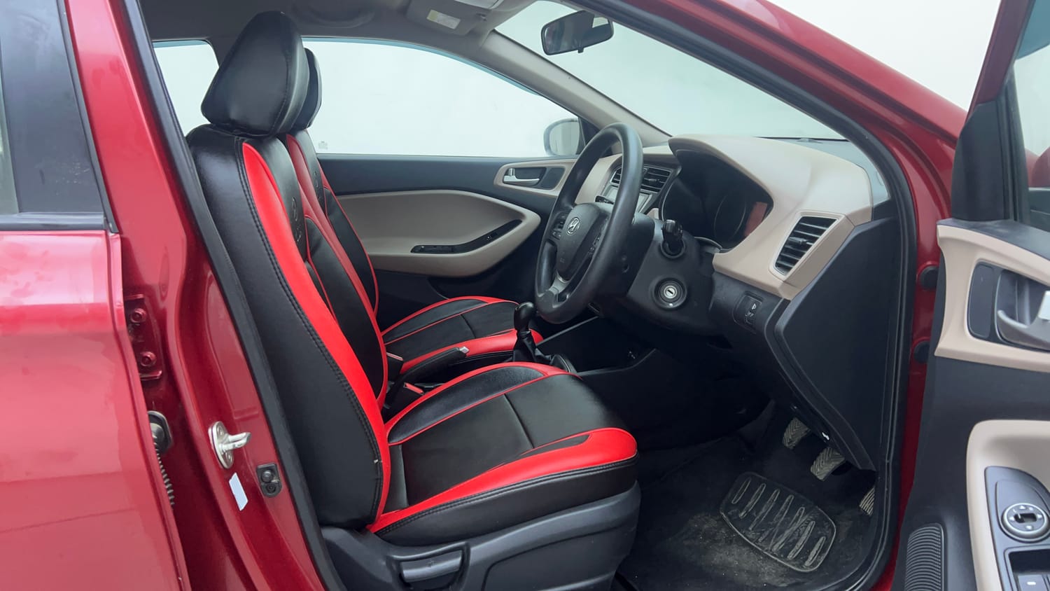Used 2019 Hyundai Elite i20 Magna Plus 1.2 Petrol Manual interior RIGHT SIDE FRONT DOOR CABIN VIEW