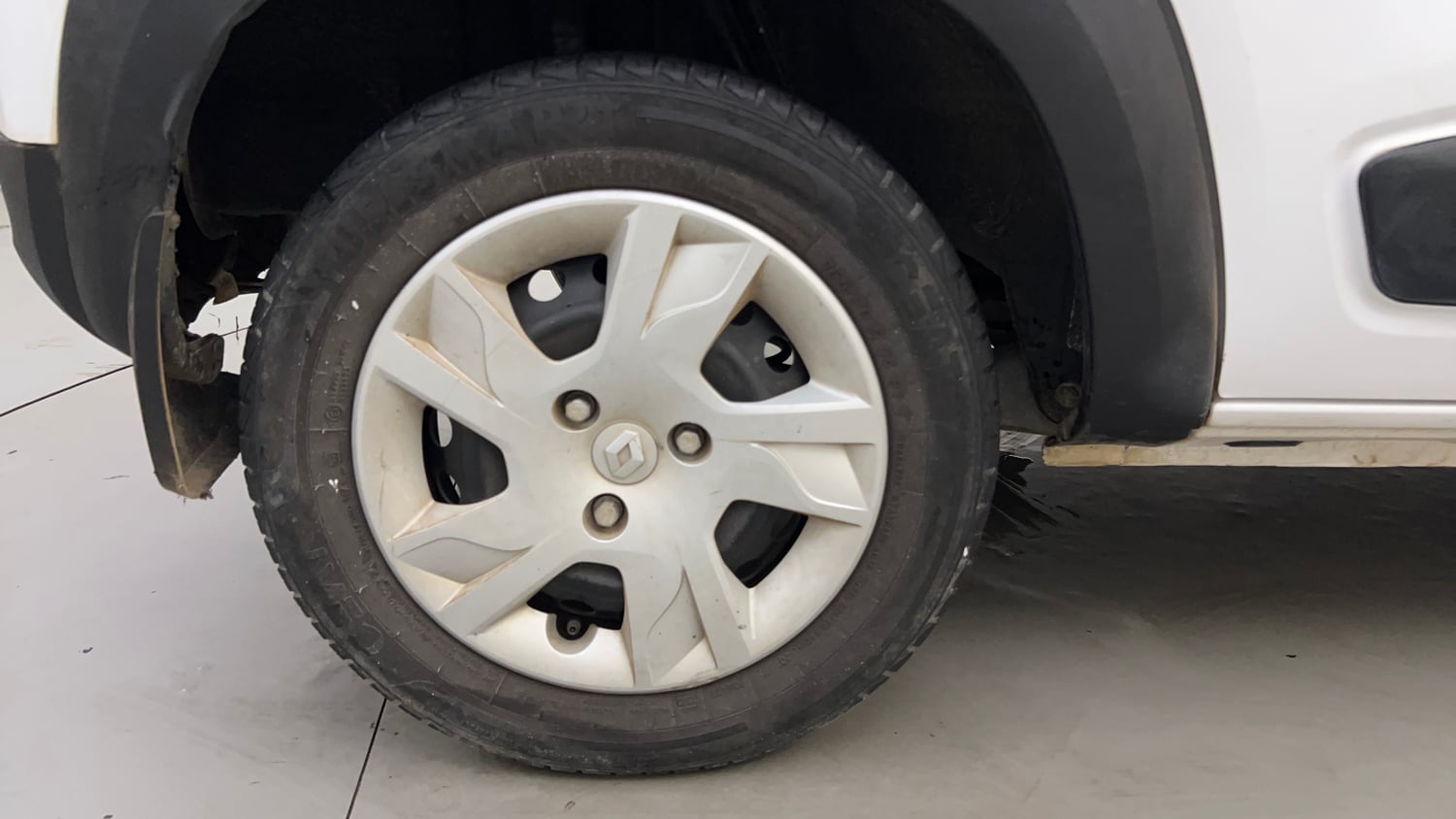 Used 2022 Renault Kwid RXT 1.0 Petrol Manual tyres RIGHT REAR TYRE RIM VIEW
