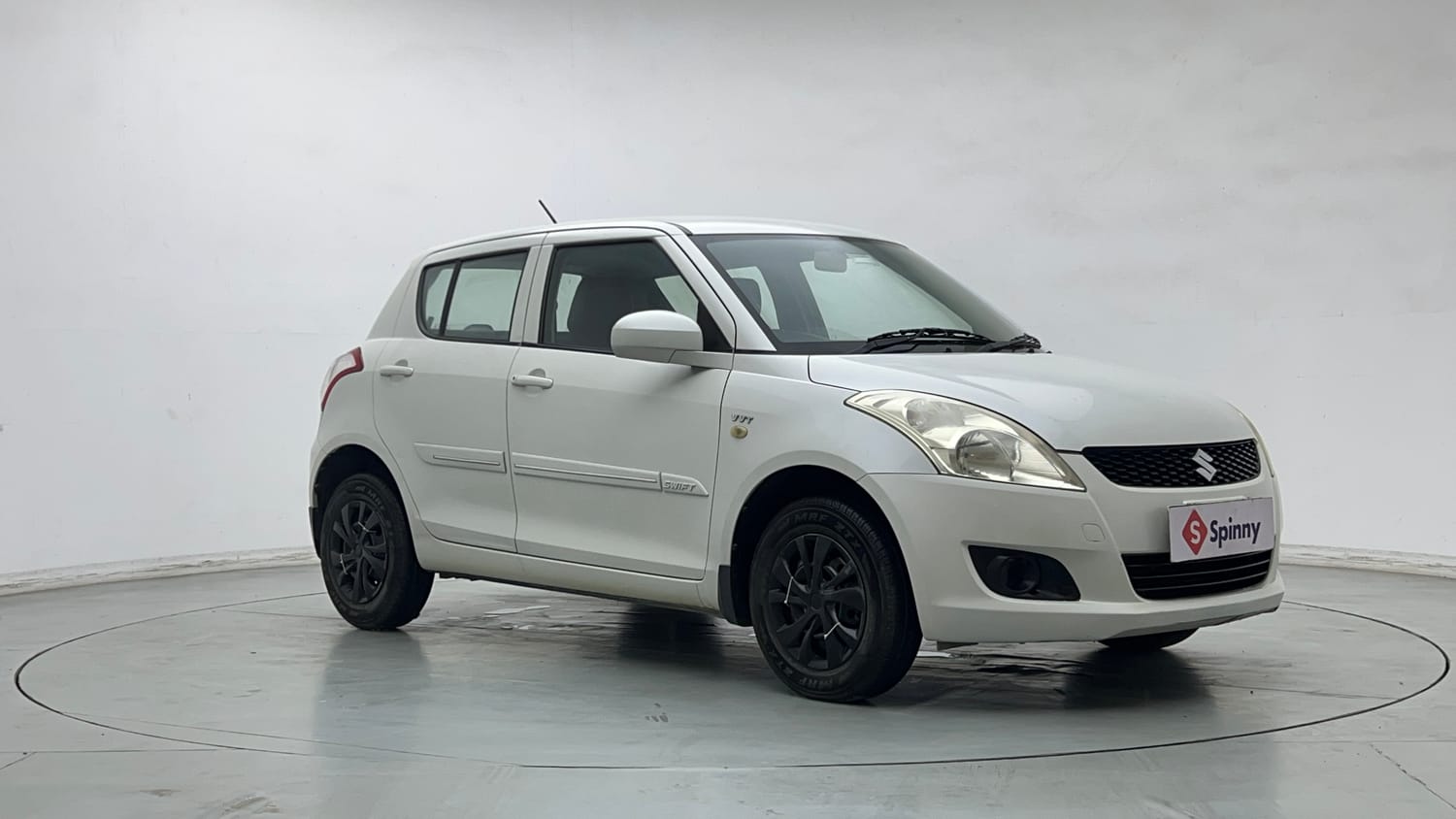 Used 2014 Maruti Suzuki Swift LXi Petrol Manual exterior RIGHT FRONT CORNER VIEW