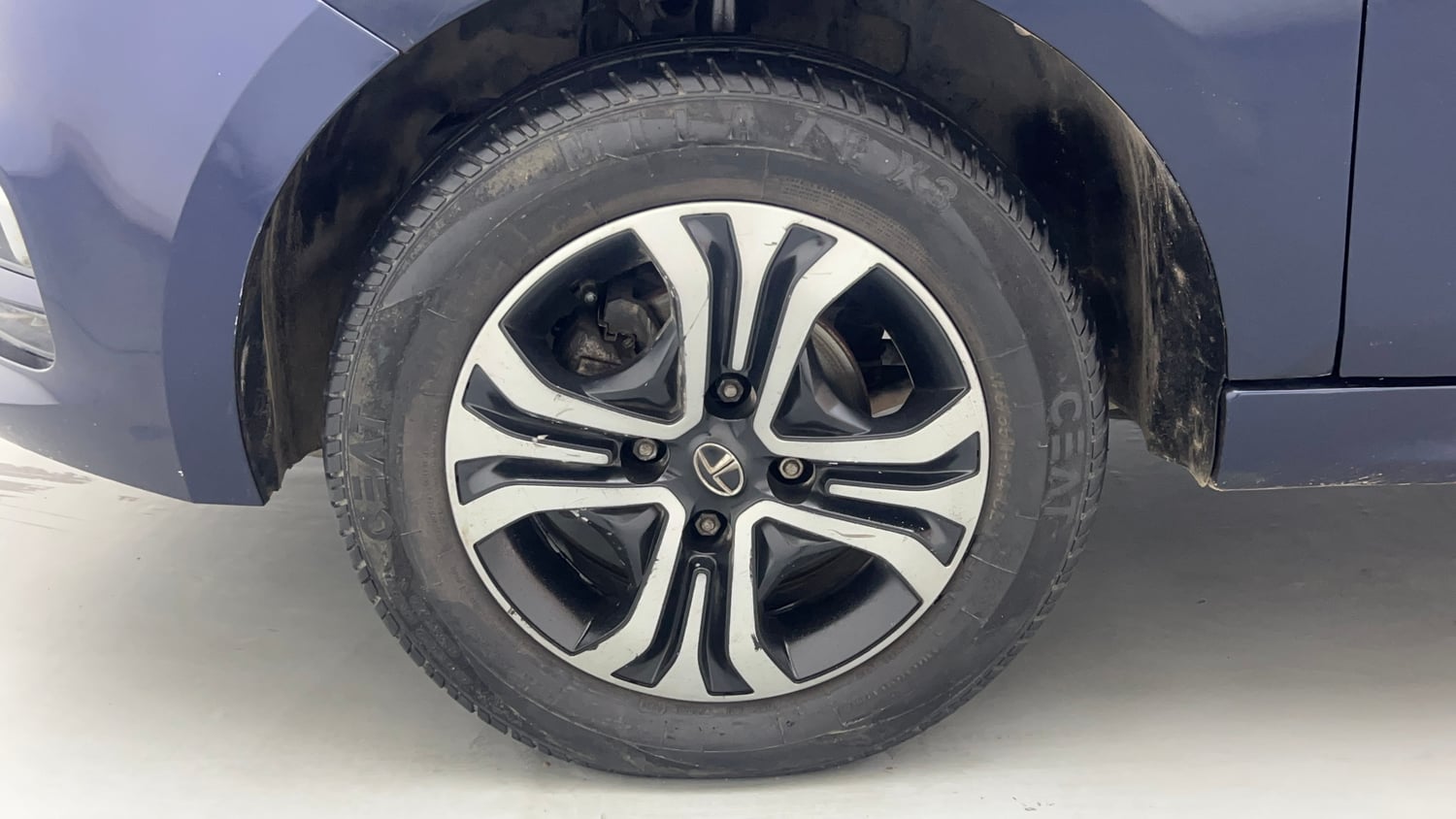 Used 2022 Tata Tigor XZ Plus CNG Cng Manual tyres LEFT FRONT TYRE RIM VIEW