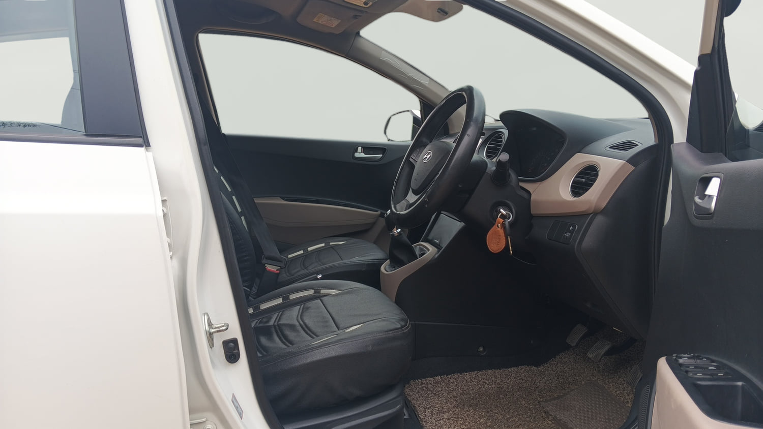 Used 2018 Hyundai Xcent SX Petrol Manual interior RIGHT SIDE FRONT DOOR CABIN VIEW