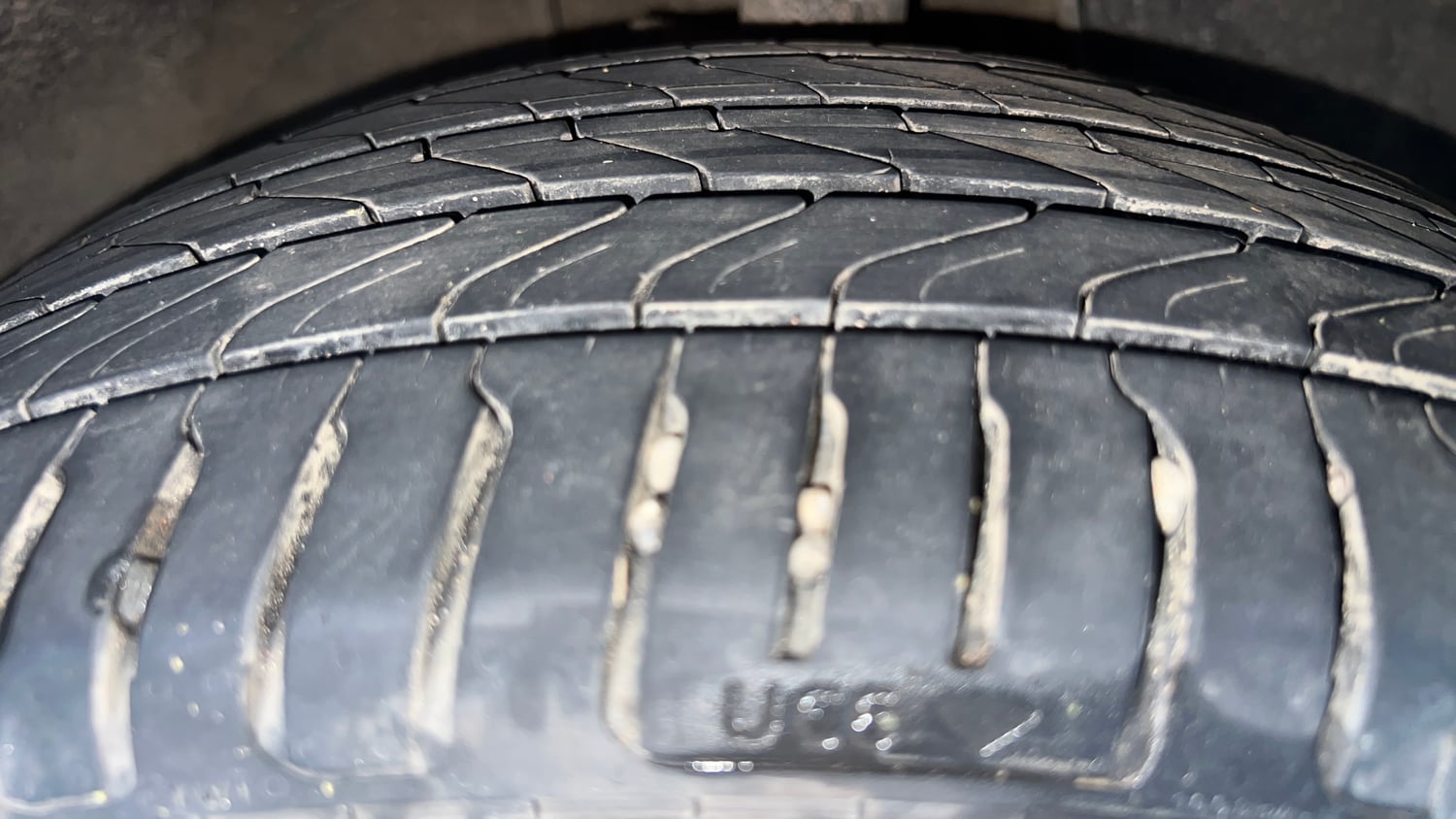 Used 2022 Hyundai i20 Asta (O) 1.2 IVT Petrol Automatic tyres RIGHT FRONT TYRE TREAD VIEW