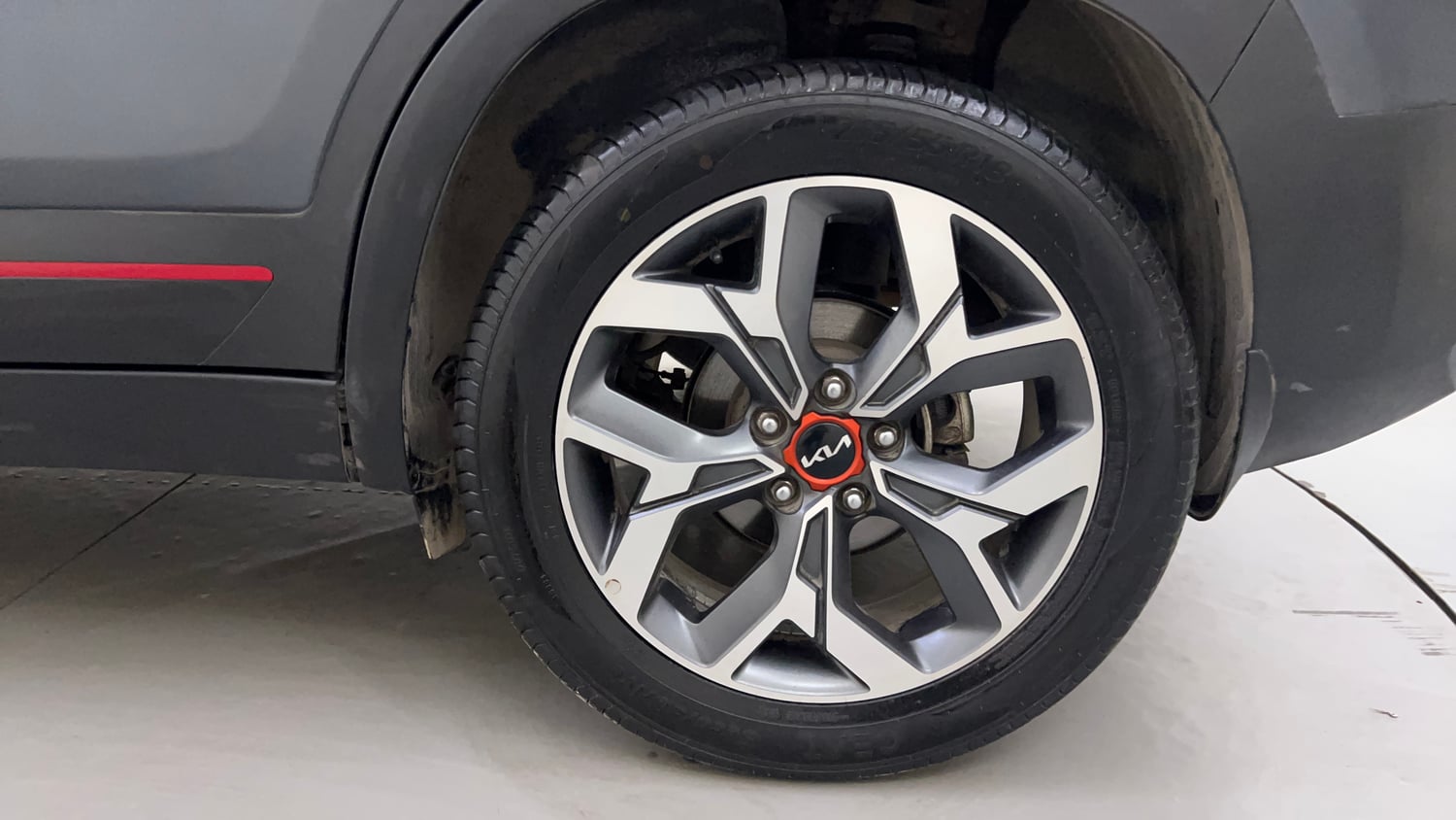 Used 2021 Kia Seltos X Line 1.5 Diesel AT Diesel Automatic tyres LEFT REAR TYRE RIM VIEW