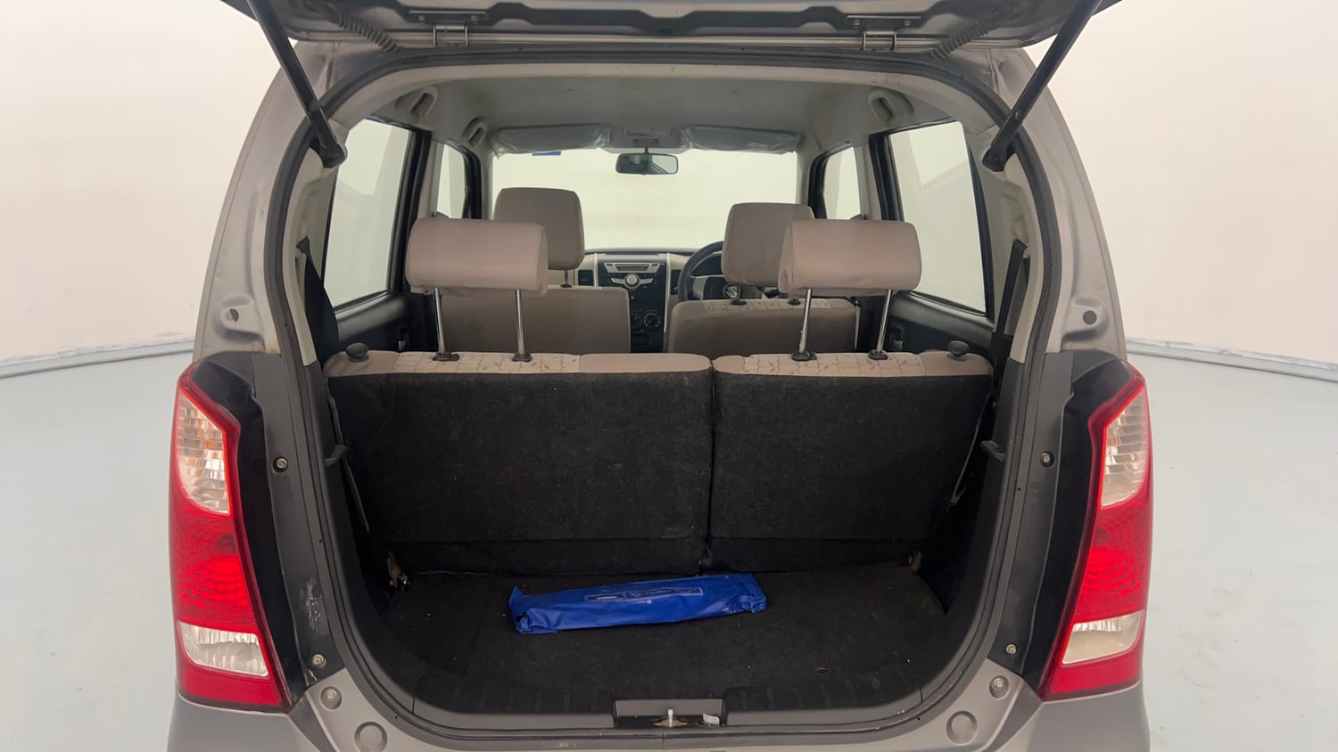 Used 2015 Maruti Suzuki Wagon R VXI Petrol Manual interior DICKY INSIDE VIEW