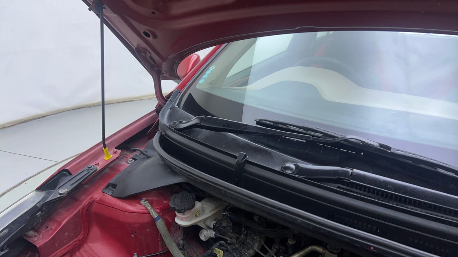 Used 2019 Hyundai Elite i20 Magna Plus 1.2 Petrol Manual engine ENGINE RIGHT SIDE HINGE & APRON VIEW