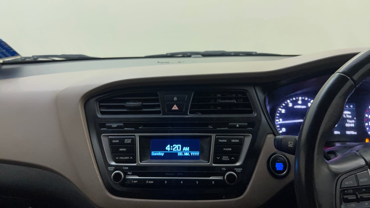 Used 2015 Hyundai Elite i20 Asta 1.2 Petrol Manual top_features Integrated (in-dash) music system