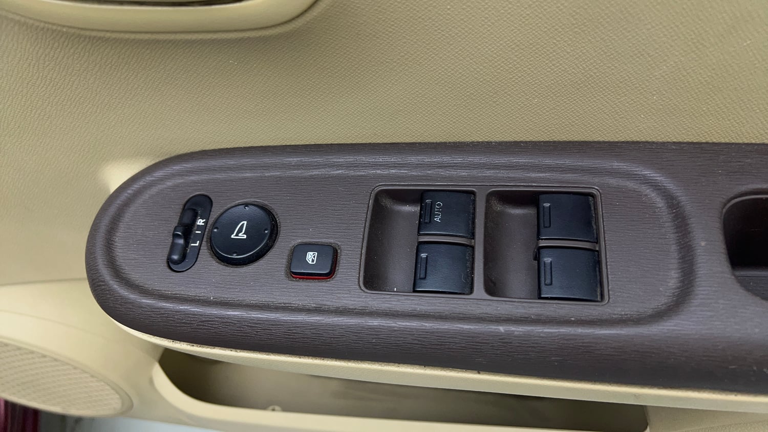 Used 2014 Honda Amaze 1.2 S AT i-VTEC Petrol Automatic top_features Adjustable ORVM