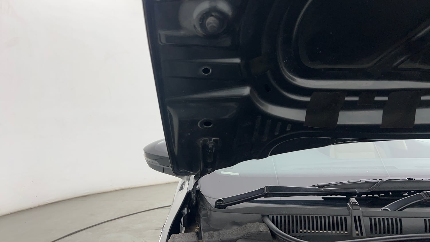 Used 2022 Skoda Slavia Style 1.0L TSI MT Petrol Manual engine ENGINE RIGHT SIDE HINGE & APRON VIEW
