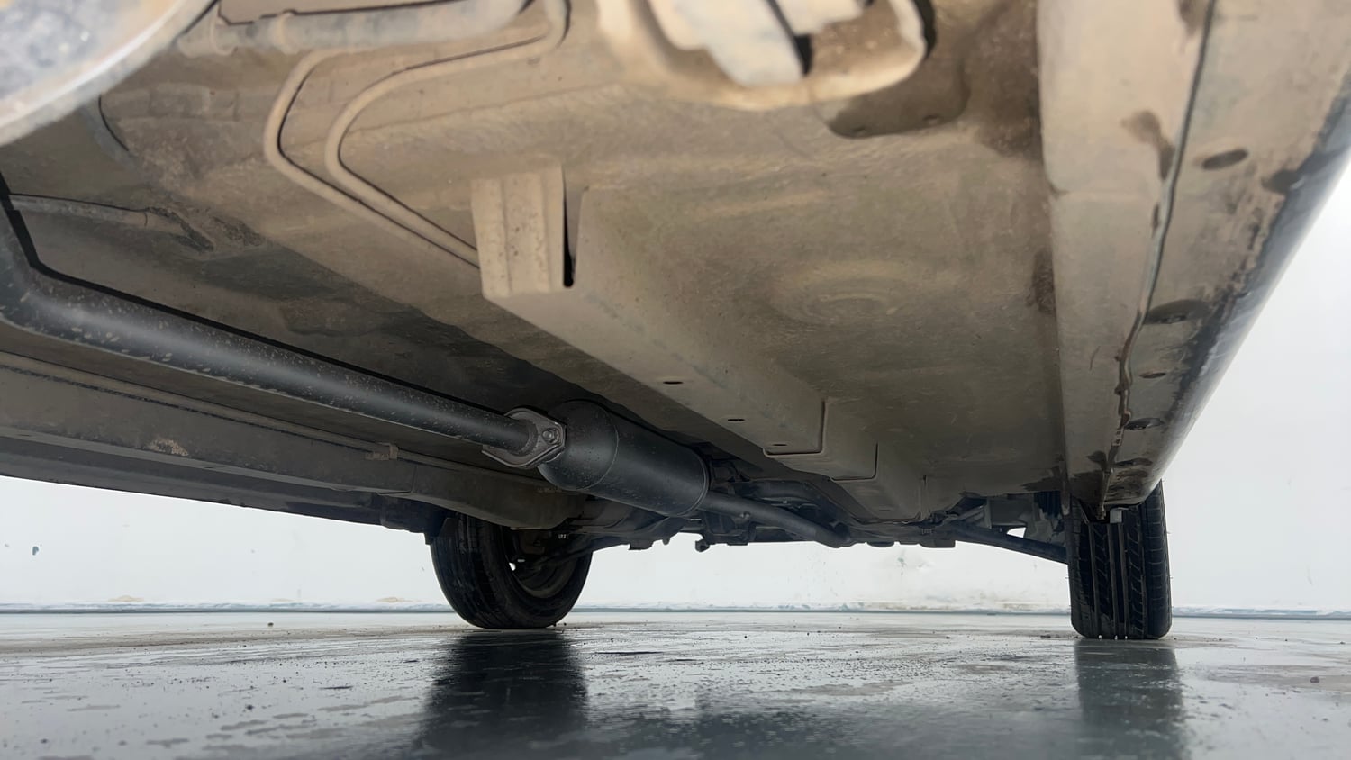 Used 2015 Maruti Suzuki Wagon R VXI Petrol Manual extra REAR RIGHT UNDERBODY VIEW
