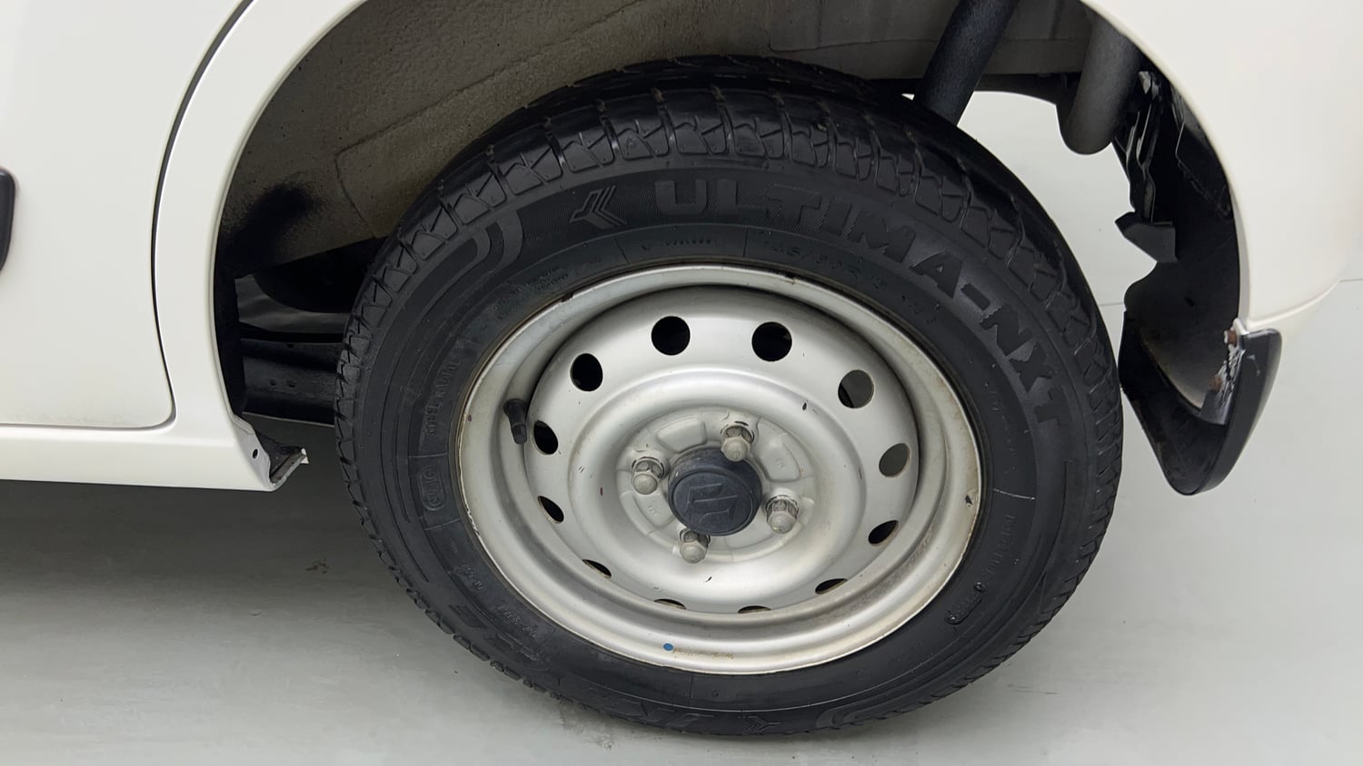 Used 2013 Maruti Suzuki Wagon R LXI Petrol Manual tyres LEFT REAR TYRE RIM VIEW