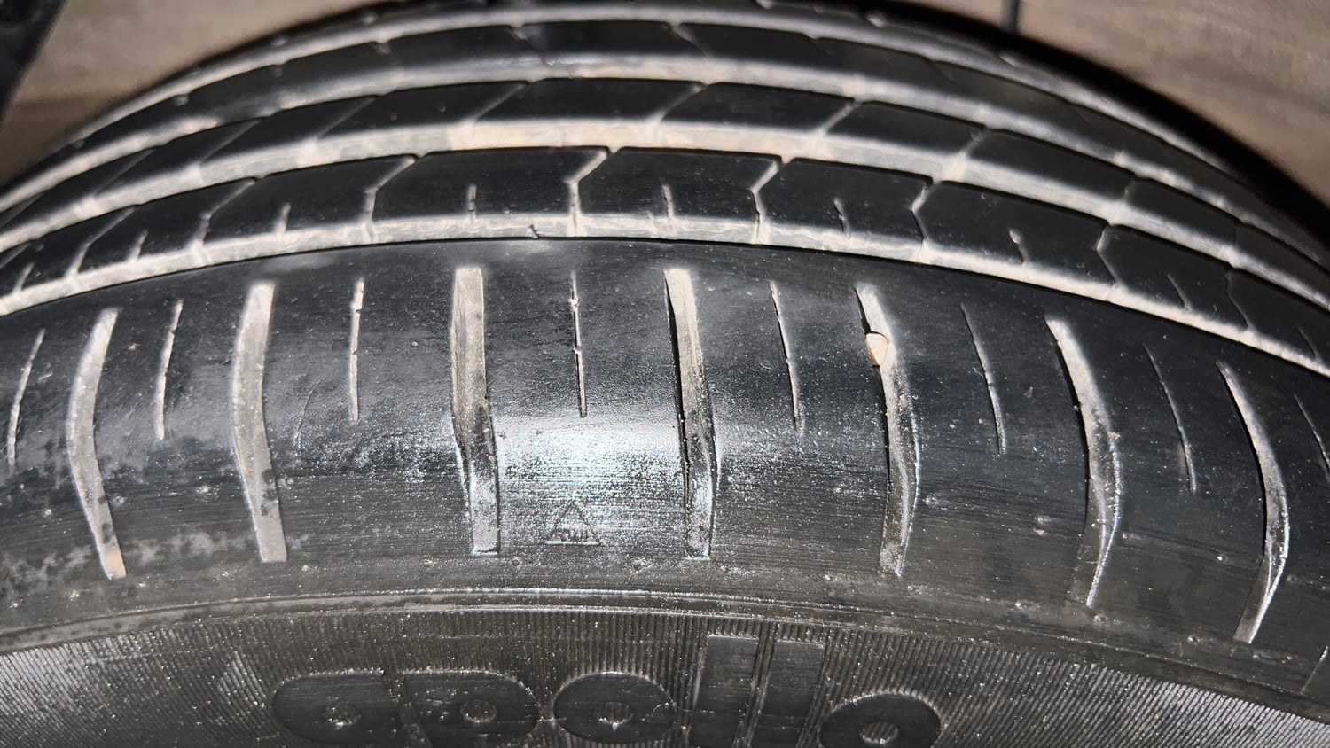 Used 2015 Hyundai Elite i20 Asta 1.2 Petrol Manual tyres RIGHT REAR TYRE TREAD VIEW