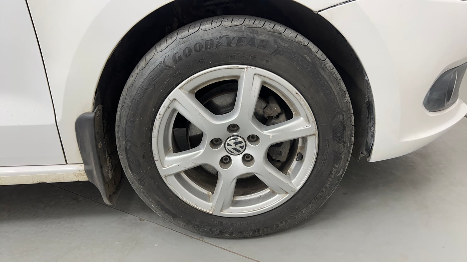 Used 2014 Volkswagen Vento Highline Petrol Petrol Manual tyres RIGHT FRONT TYRE RIM VIEW