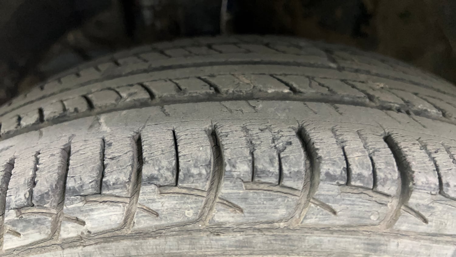 Used 2019 Maruti Suzuki Baleno Delta Petrol Manual tyres LEFT FRONT TYRE TREAD VIEW