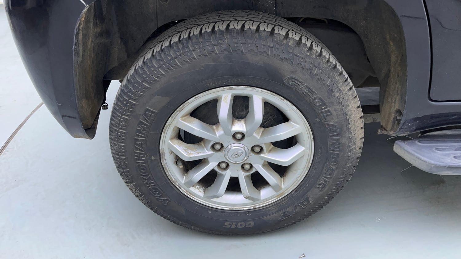 Used 2016 Mahindra TUV300 T8 Diesel Manual tyres RIGHT REAR TYRE RIM VIEW