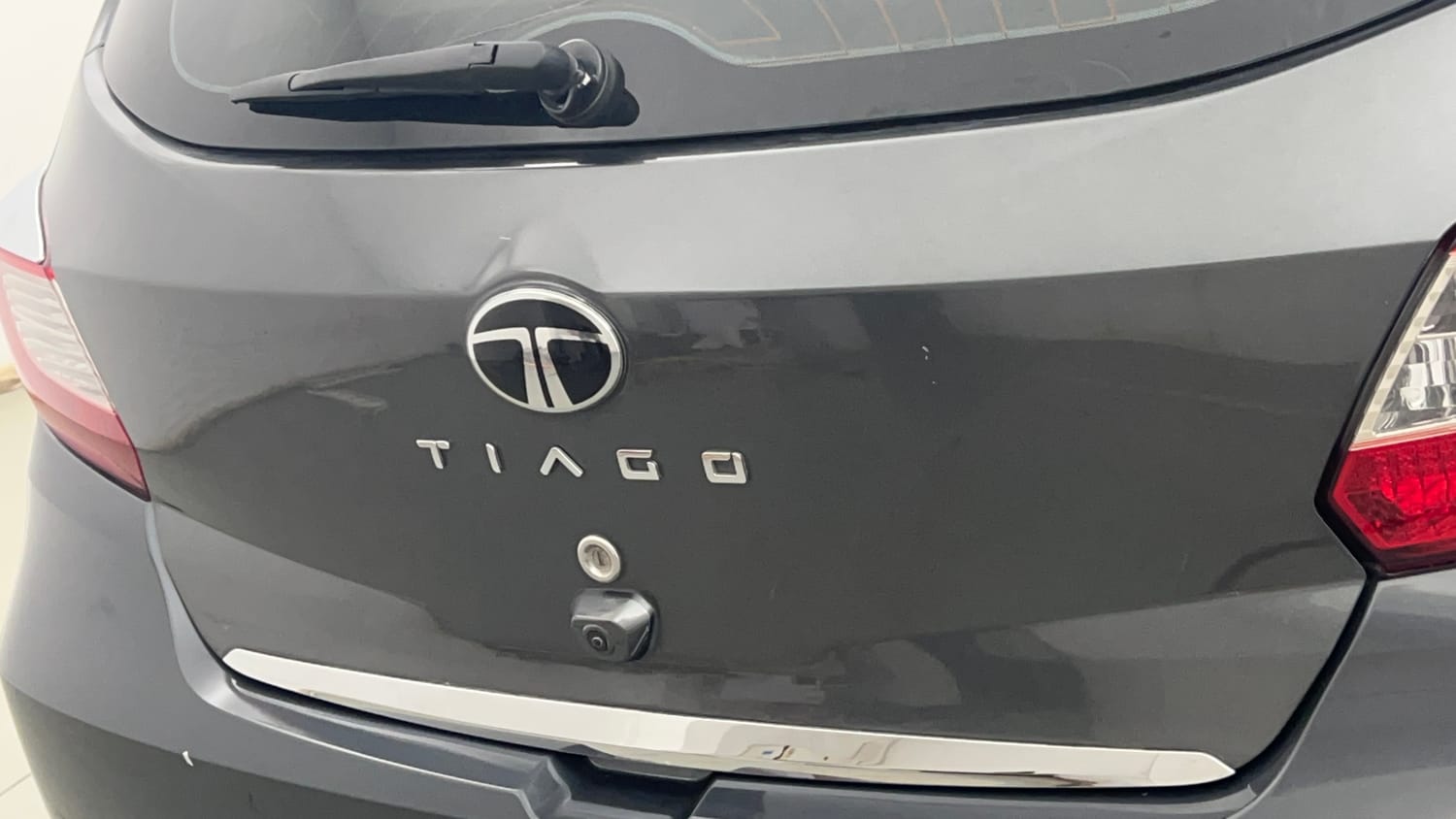Used 2025 Tata Tiago XZ Plus Petrol Manual dents MINOR SCRATCH