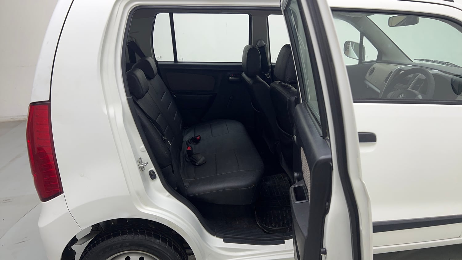 Used 2013 Maruti Suzuki Wagon R LXI Petrol Manual interior RIGHT SIDE REAR DOOR CABIN VIEW