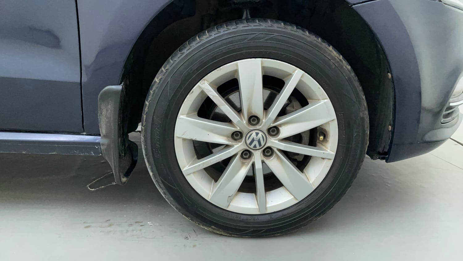 Used 2014 Volkswagen Polo Highline1.2L (P) Petrol Manual tyres RIGHT FRONT TYRE RIM VIEW