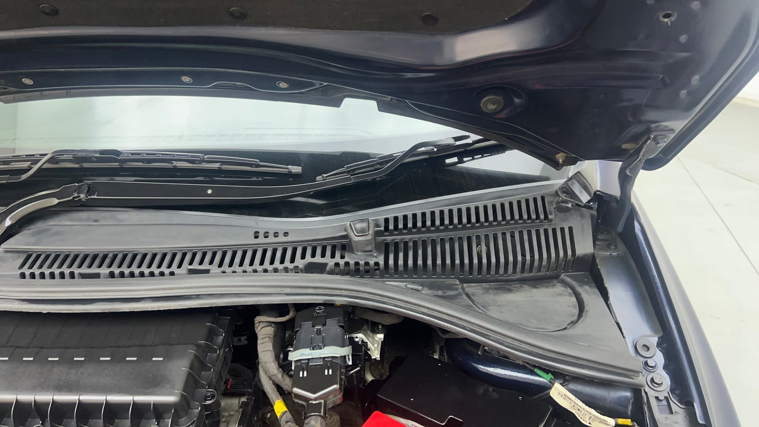 Used 2022 Tata Tigor XZ Plus CNG Cng Manual engine ENGINE LEFT SIDE HINGE & APRON VIEW