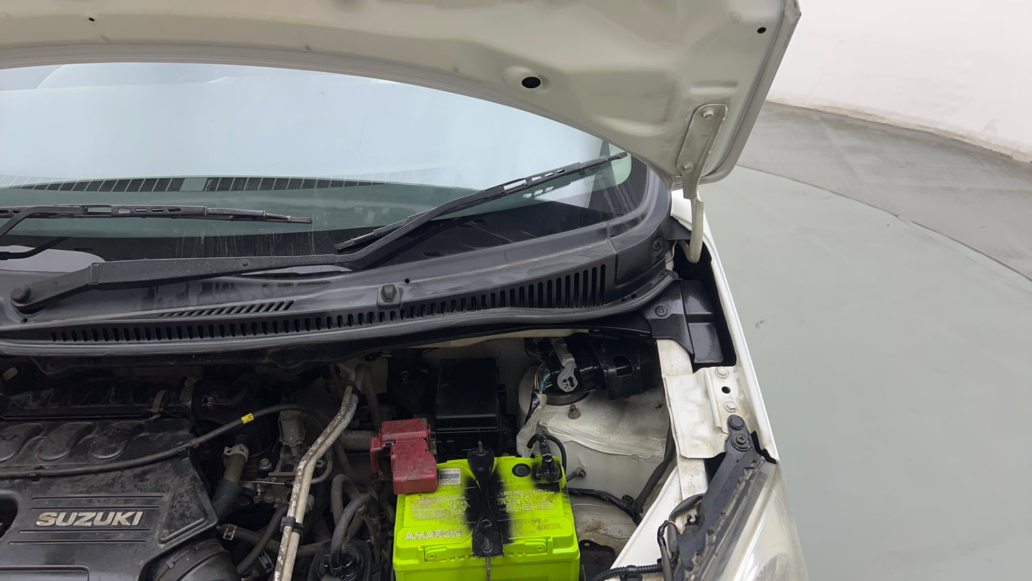 Used 2013 Maruti Suzuki Wagon R LXI Petrol Manual engine ENGINE LEFT SIDE HINGE & APRON VIEW